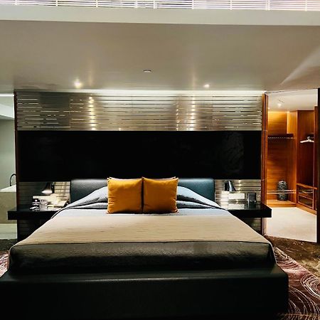 The Park Hyderabad, Banjara Hills near Hussain Sagar Lake Bagian luar foto A bedroom in the Presidential Suite