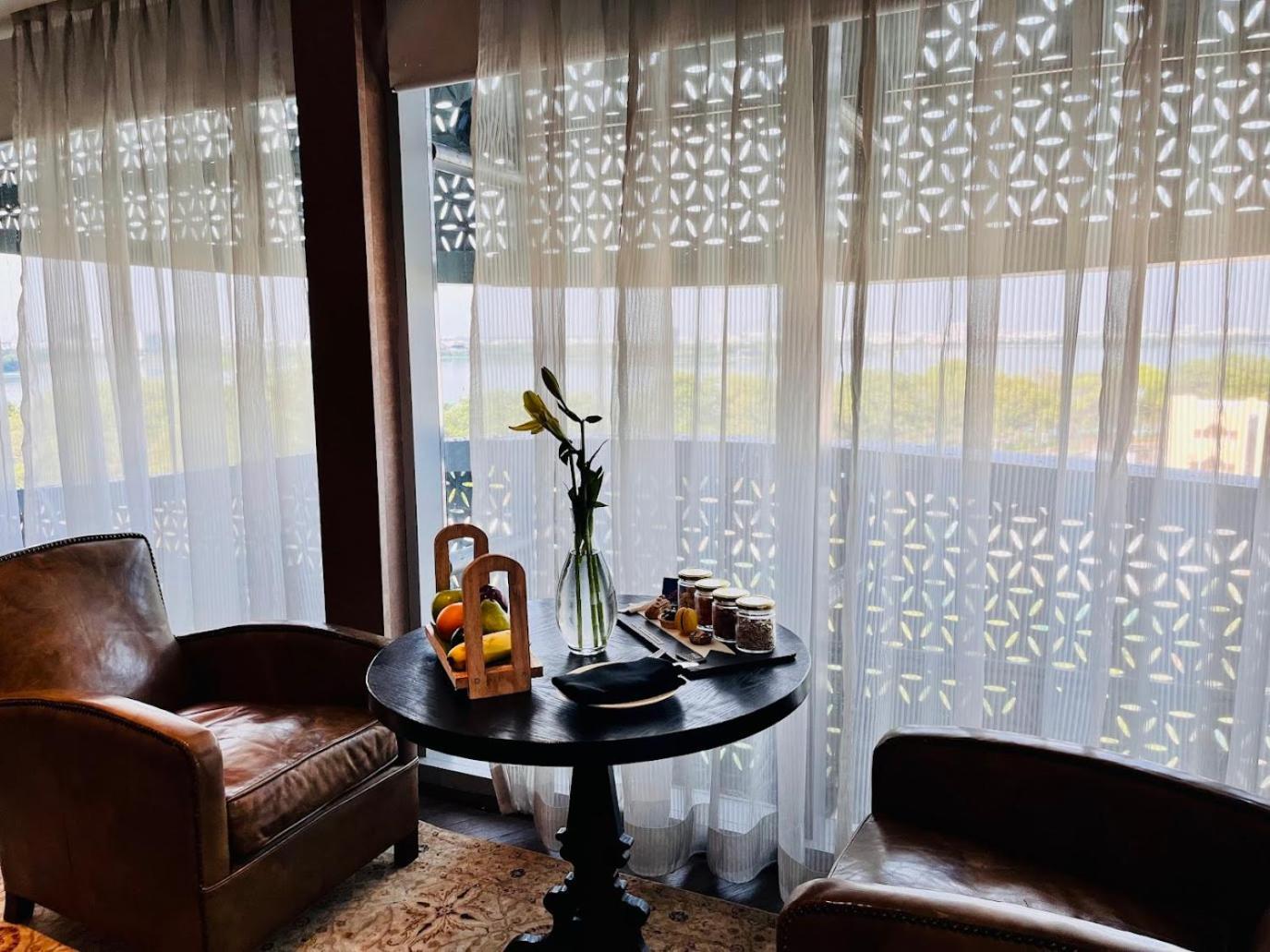 The Park Hyderabad, Banjara Hills near Hussain Sagar Lake Bagian luar foto A room at the hotel