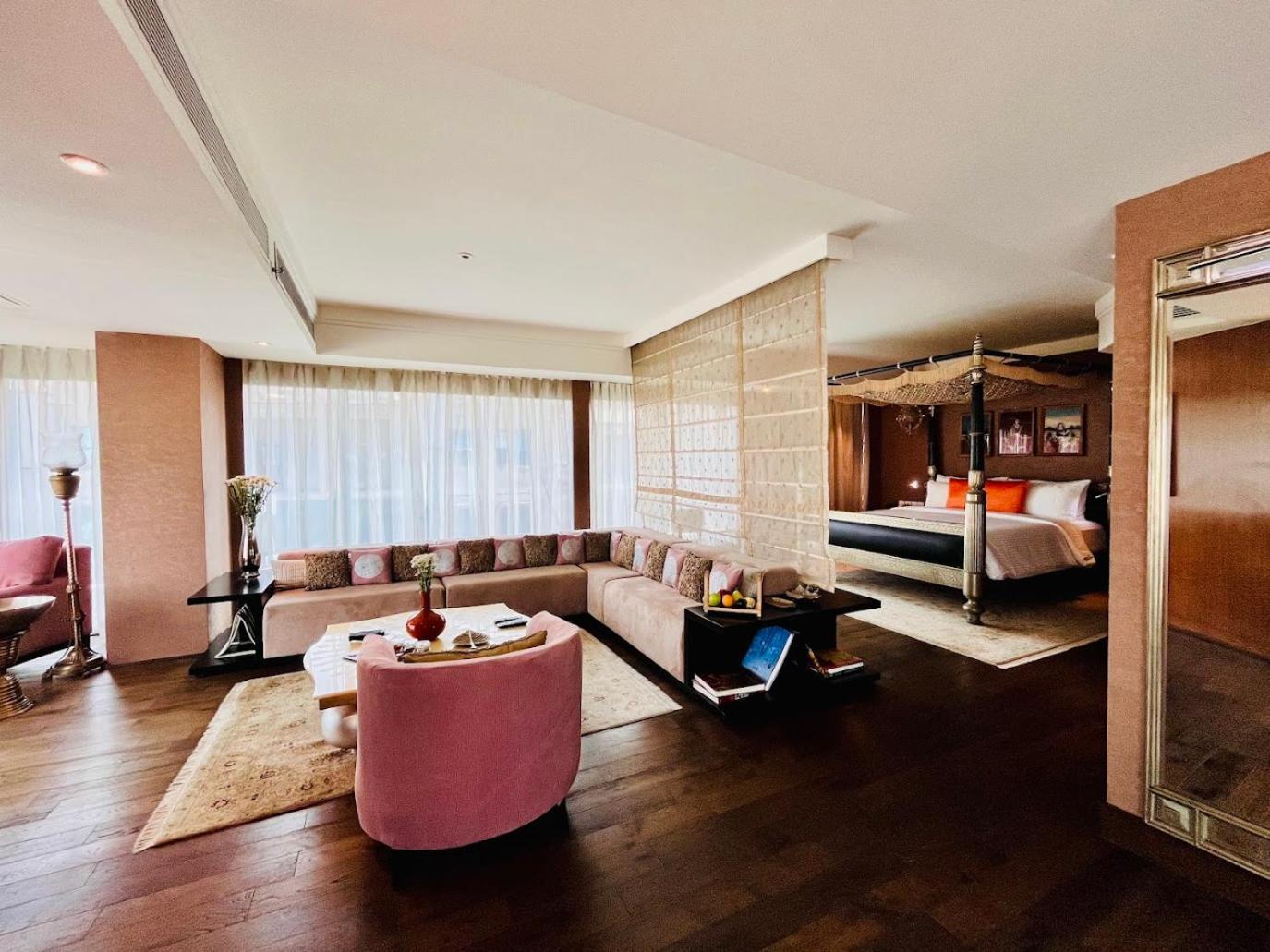 The Park Hyderabad, Banjara Hills near Hussain Sagar Lake Bagian luar foto A suite at the Taj Mahal Palace