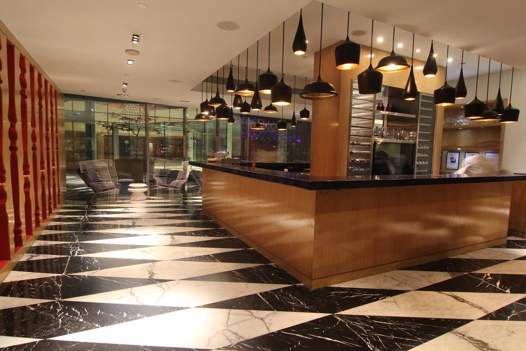 The Park Hyderabad, Banjara Hills near Hussain Sagar Lake Bagian luar foto The lobby of the hotel
