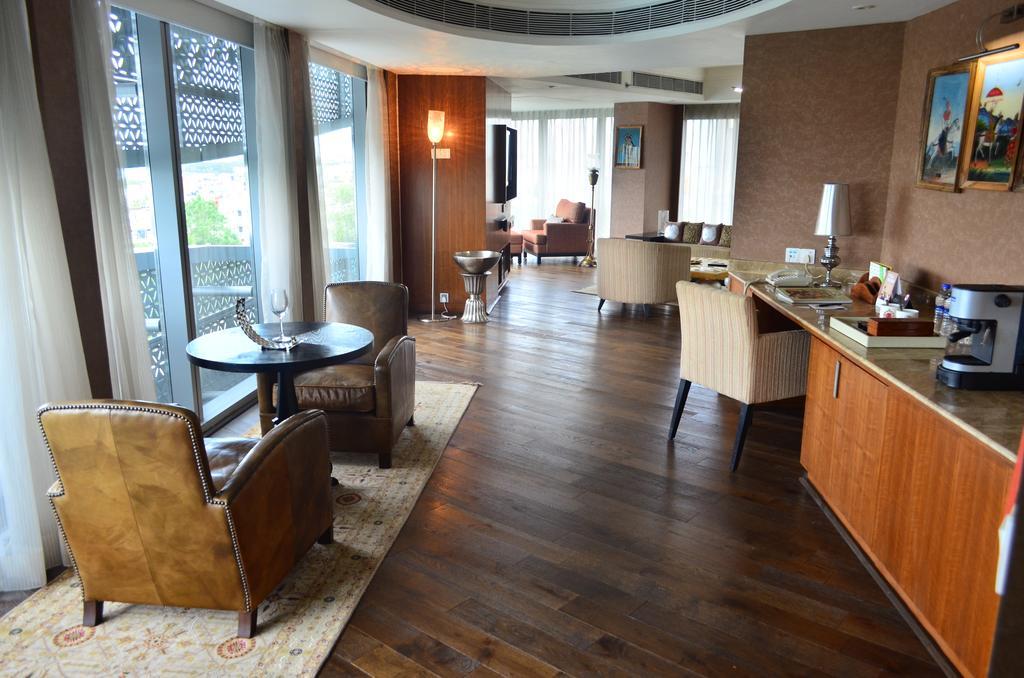 The Park Hyderabad, Banjara Hills near Hussain Sagar Lake Bagian luar foto The lounge at the airport